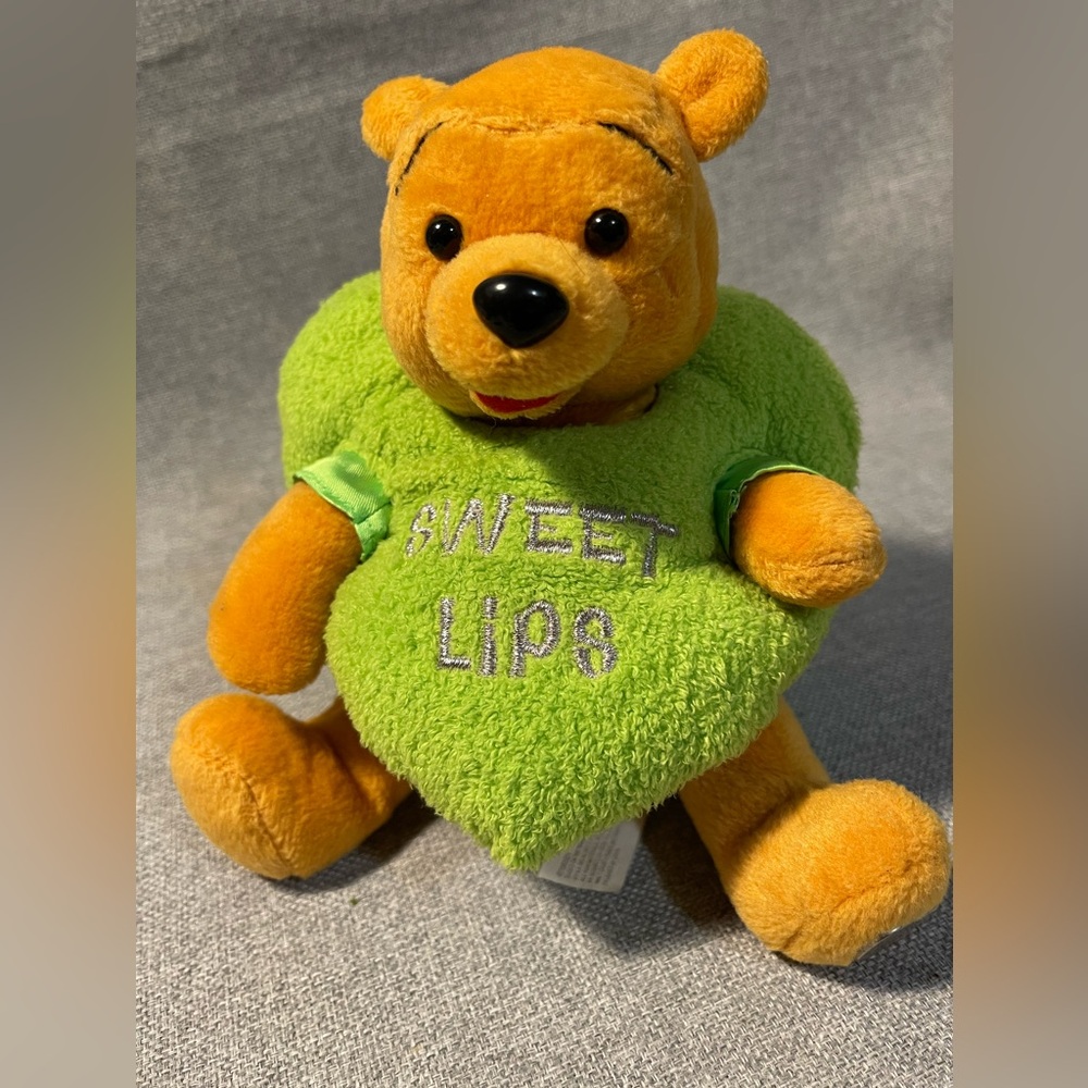2003 Winnie The Pooh Valentines Day Plush Disneyland WDW Sweet Lips